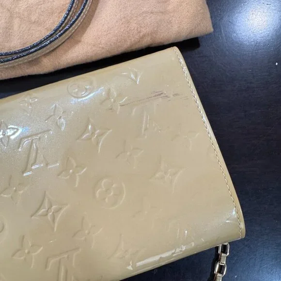 Louis Vuitton Vernis Anna Chain Clutch / Crossbody Bag (removable strap)– Beige - Picture 11 of 13